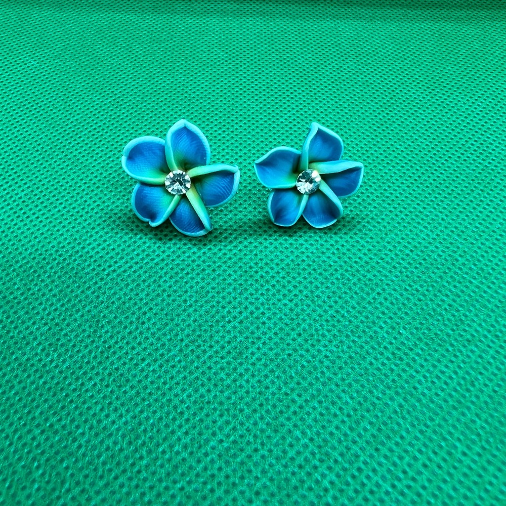 New Hawaiian Flower Earrings Blue with Crystal in middle